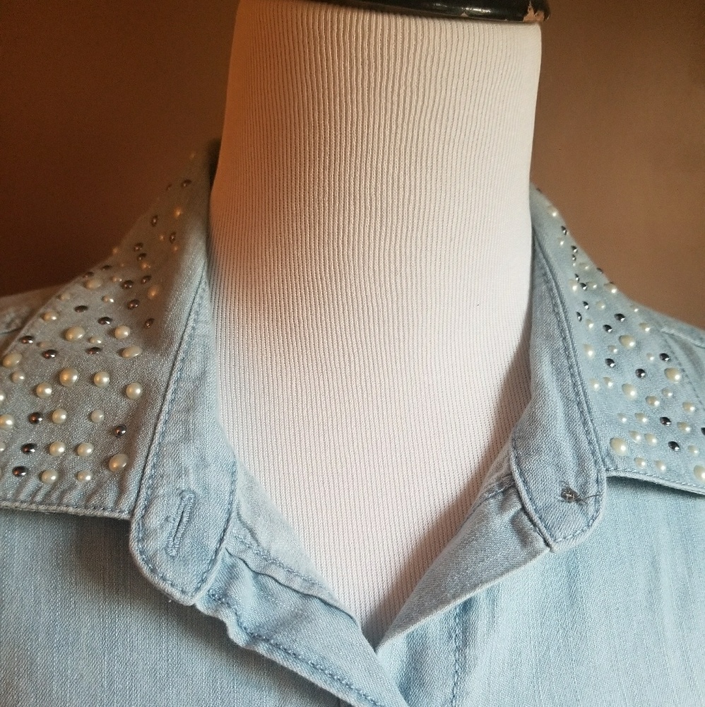 Women's denim button up blouse - Picture 2 of 2